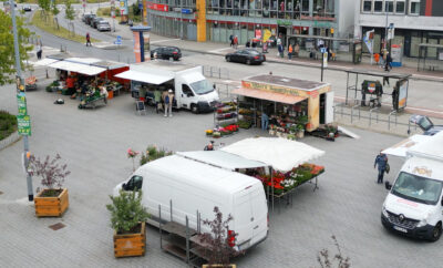 Blick auf den Wochenmarkt auf dem Markt arkt Reutershagen
