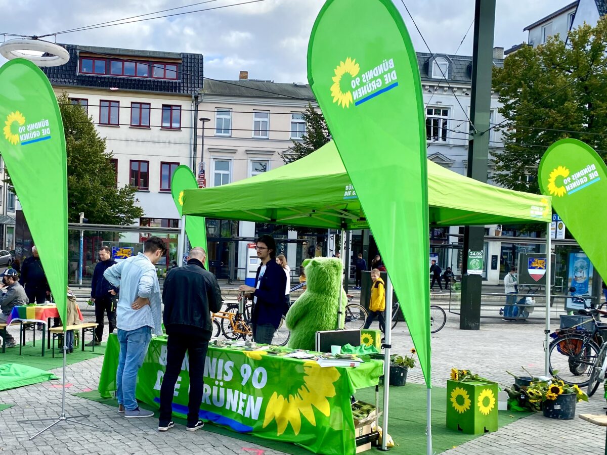 Wahlkampfstand auf dem Doberaner Platz